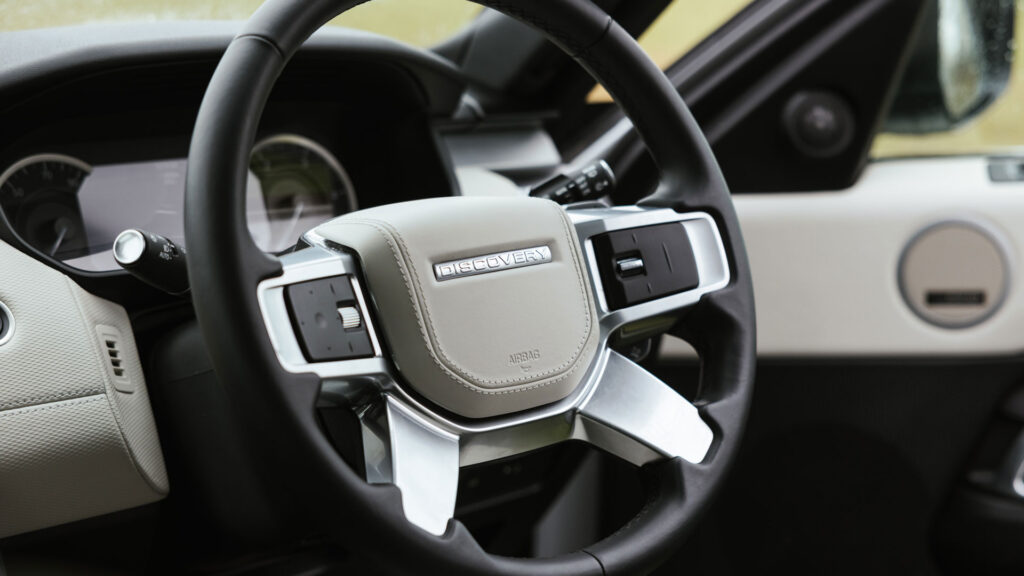 Land Rover Discovery interior steering wheel