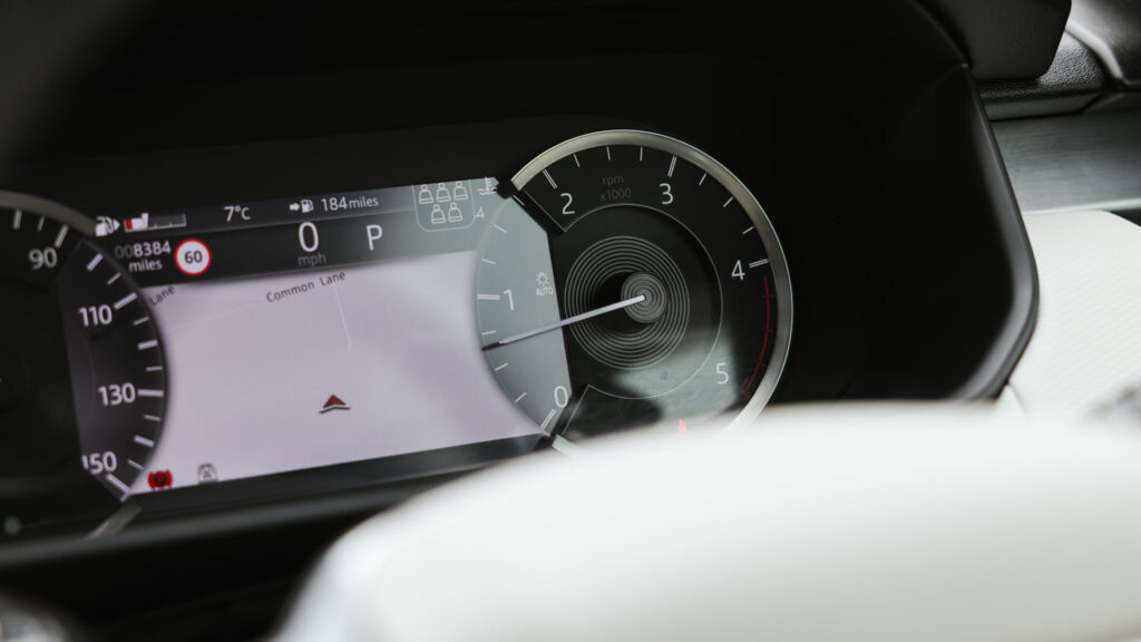 Land Rover Discovery interior speedometer