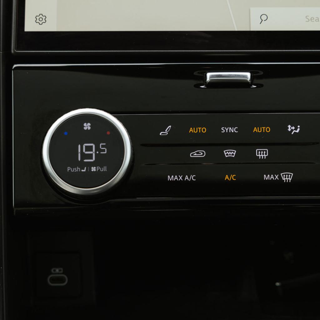 Celtic Routes White Discovery interior controls