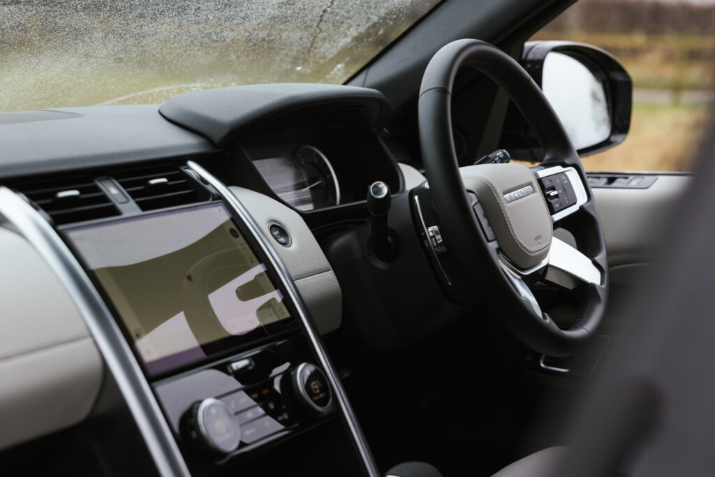 Land Rover Discovery interior steering wheel