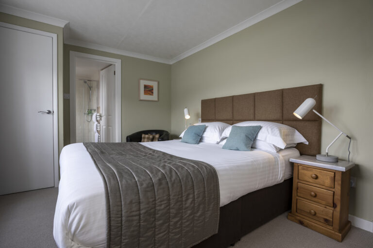 Scotland-Kylescu Hotel-bedroom