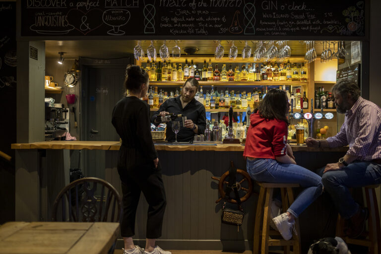 Scotland-Kylesku Hotel-bar