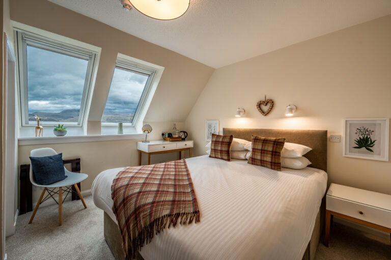 Scotland-Newton Lodge-bedroom