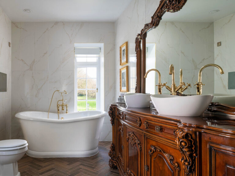 Plas Dinas Bathroom